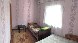Гостиница на Калинина Ейск Cемейный номер с отдельной ванной комнатой-1